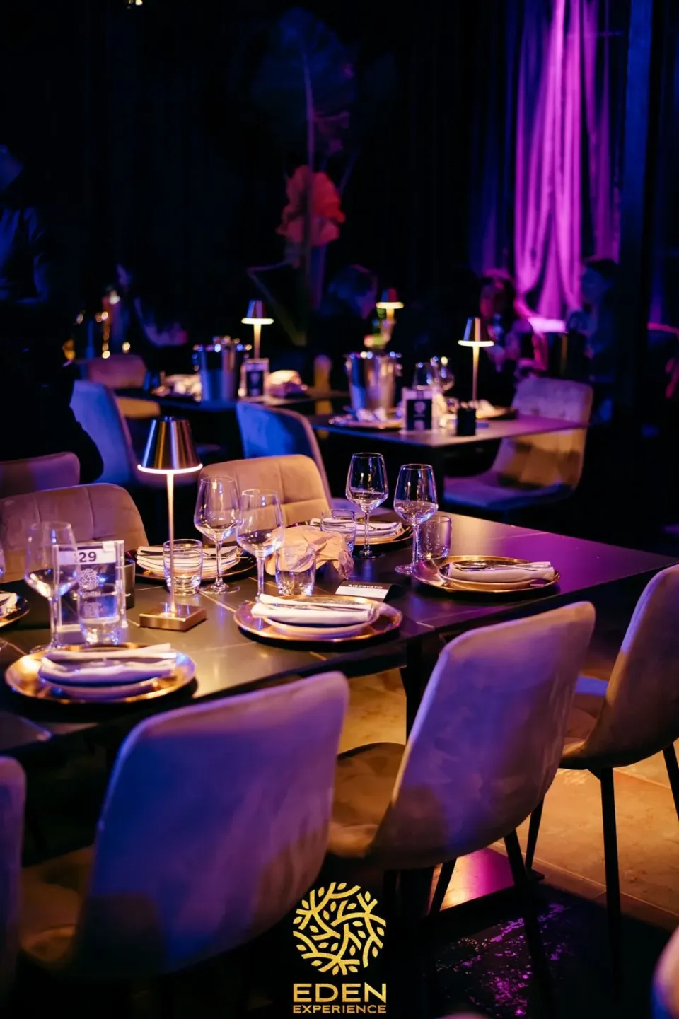 Sala ristorante dell’Eden Experience con tavoli apparecchiati