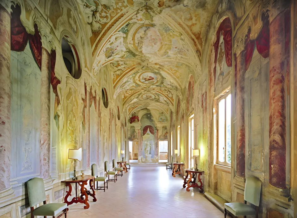 Galleria affrescata del Park Hotel Villa Grazioli