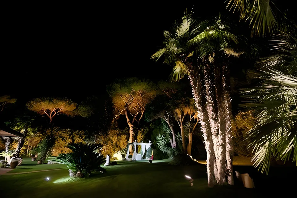 Parco di Villa dei Principi illuminato di notte